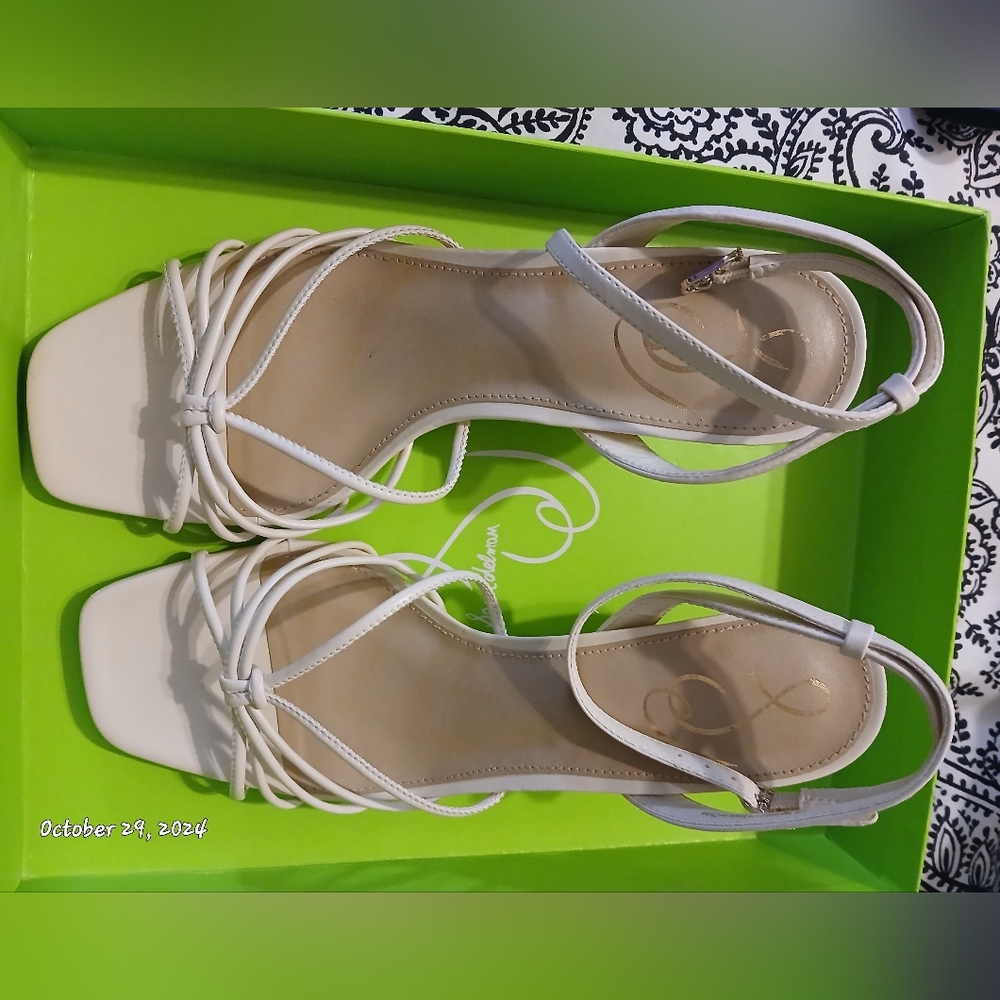 Woman's shoes